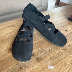 Birkenstock closed toe with cross strap